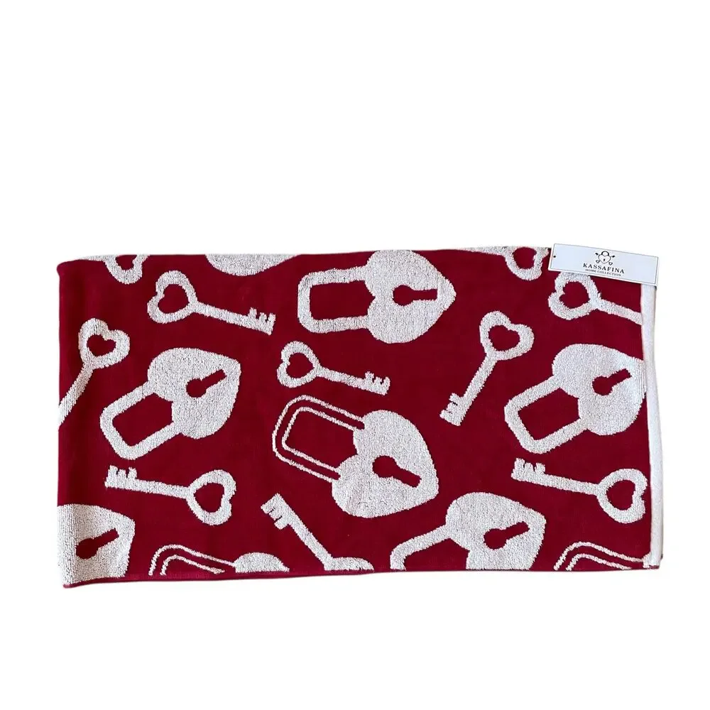 Kassafina Love Heart Lock & Key Bath Towel Set of 2 Red White Valentine XO NEW